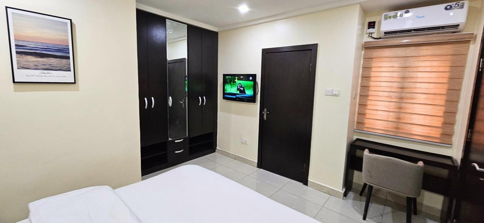 The Leneade Apartment *